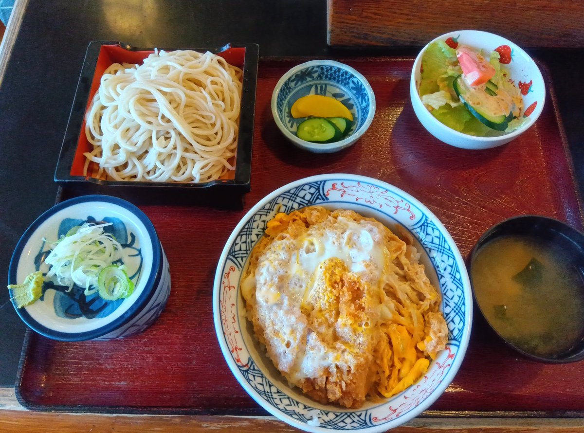 BF_toraking's tweet photo. 本日のランチで〜す！
カツ丼セット。明日は、お休み帰ったらアーク配信してま〜す。良かったら遊びに来てね! https://t.co/yDEo266U6T