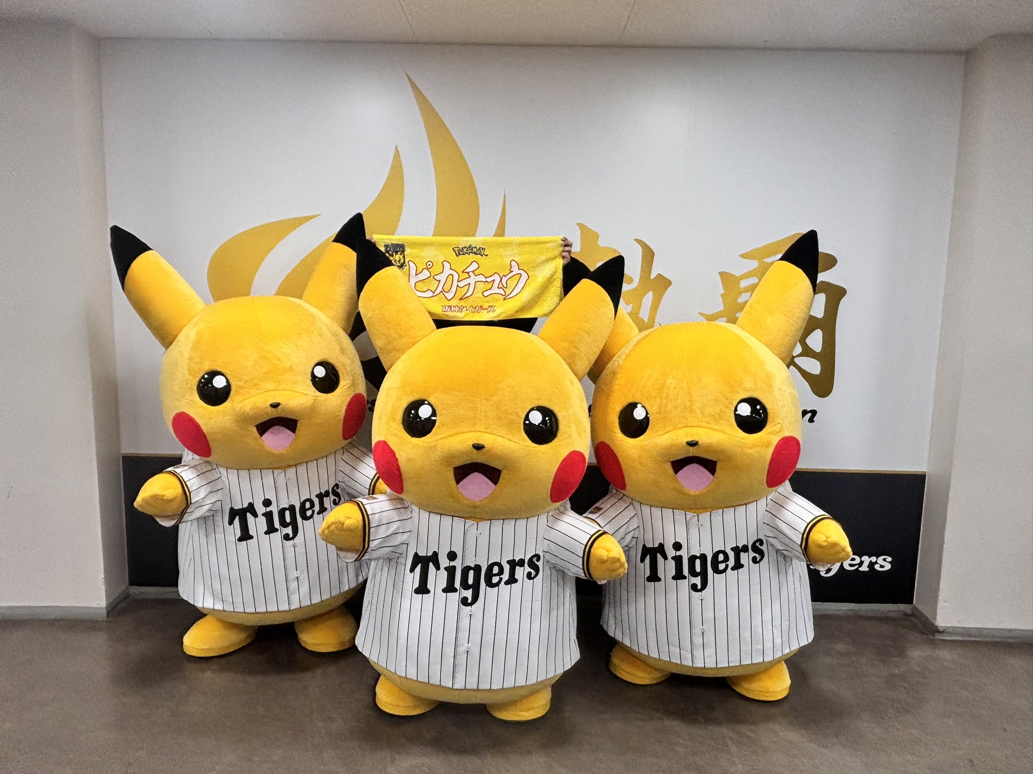 阪神タイガース ピカチュウ ユニフォーム HGKJuFybYAAltDt.jpg:large