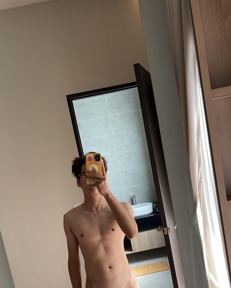 tmkk_11's tweet photo. 睡醒后😴洗澡前来一张😶‍🌫️ https://t.co/yKVL3Ew9d2