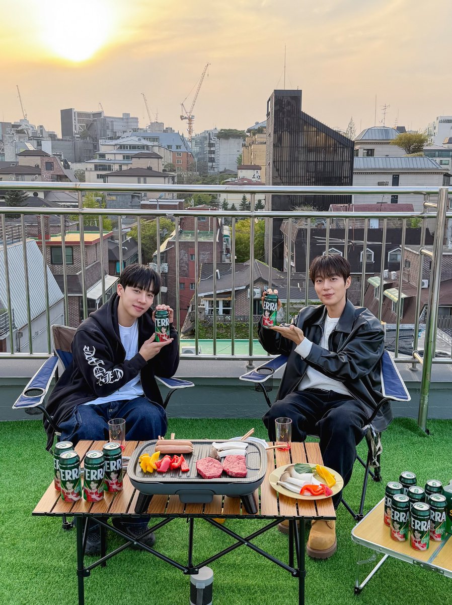 gttkinsta0000's tweet photo. 260418 #광스타그램 

#광고

리얼탄산으로 첫 모금부터 터지고 호주산 청정맥아로 끝까지 깔끔하게 이어지는 맛🍺

오늘 같은 날엔 테라 하나면 충분해요
분위기는 그냥 자연스럽게 up⬆️

가볍게 시작했는데 어느 순간 텐션은 풀가속 완전 손흥민처럼 흐름 타는 중

지금 이 순간, 제대로 즐기는 방법은 테라👍

#테라 #손흥민 #손흥민에디션 #테라손흥민

#이기광 #기광 @900_330
#260418_광스타