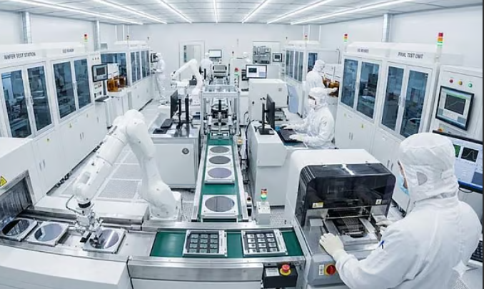 AP_CRDANews's tweet photo. RRP Electronics to invest ₹10,239.78 Crs to establish "OSAT Facility (Outsourced Semiconductor Assembling Testing) Facility" in #AndhraPradesh

📍60 Acres allotted at Tekulodu Village, Sri Sathya Sai District
👷potential Employment: 3017 Jobs

#InvestInAP #MakeInAP @rrpelectronic
