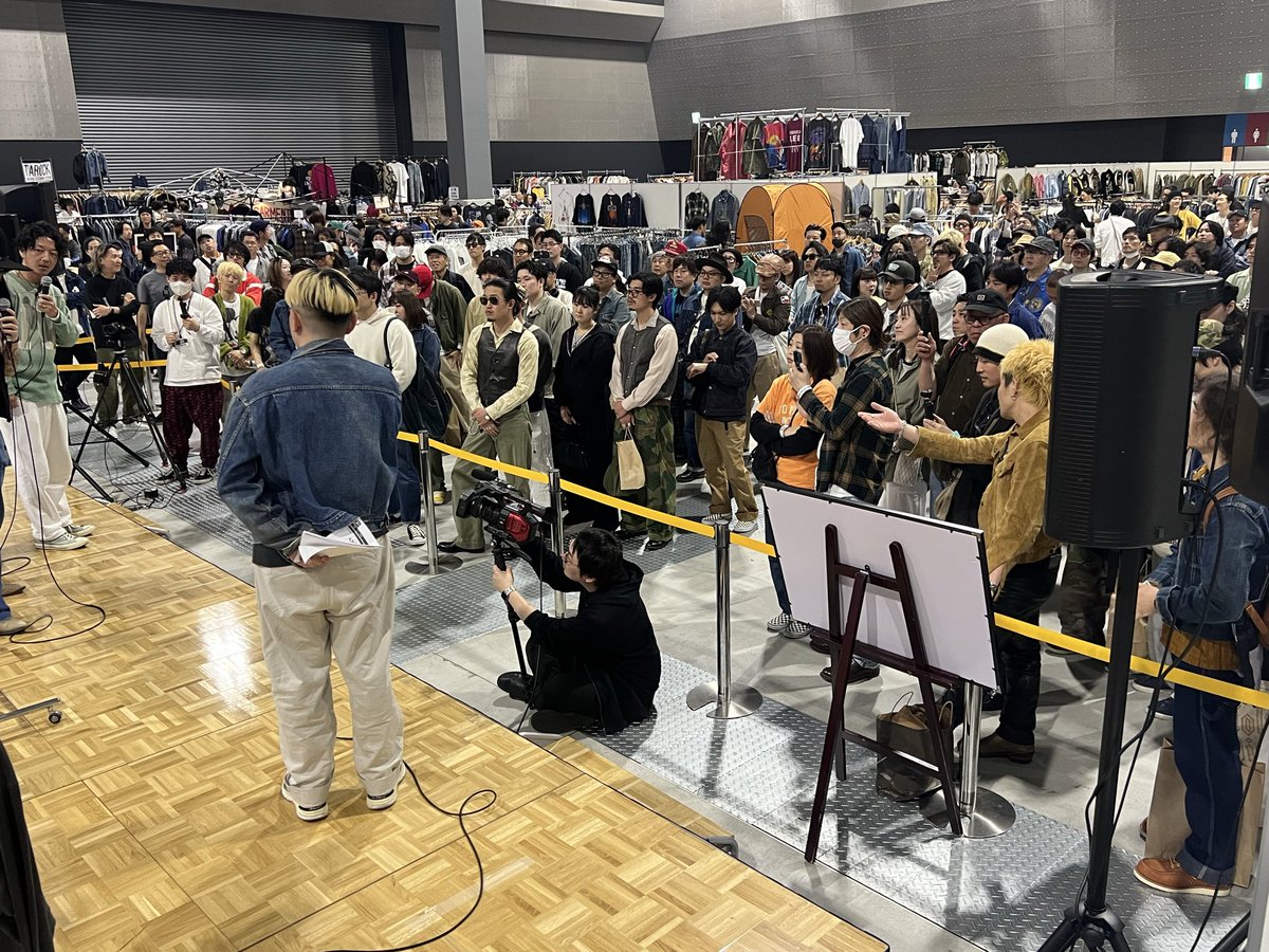 reuseisgood's tweet photo. KOV VINTAGE MARKET名物
オークション💰
盛り上がっております‼️
#kov
#VINTAGE
#オークション https://t.co/BMsCRrnruP
