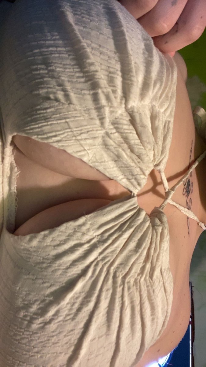 smi56409's tweet photo. new to this #payme #titties #paypig https://t.co/2LrZhfExD9