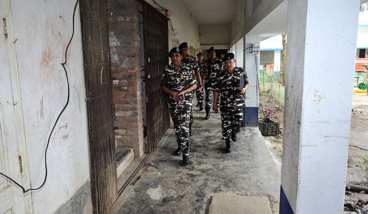SSB_INDIA's tweet photo. #DGSSBOnTour | 17.04.26
In view of the upcoming Assembly Elections in West Bengal, Shri Sanjay Singhal, #DGSSB, visited Dakshin Dinajpur, Malda & Uttar Dinajpur districts to review security preparedness.

During the tour, #DGSSB visited #SSB election coys deployed in the region, interacted with field commanders and #Jawans, boosted their morale, listened to their welfare concerns, reviewed troop facilities and briefed them on ensuring free, fair & peaceful polling as per #ECI guidelines.

He also interacted with #CAPFs and West Bengal Police officials, emphasizing seamless coordination, vigilance and high morale among the forces.

#Leadership 
#AssemblyElections2026 
#WestBengalAssemblyElections2026 

@HMOIndia
@PIBHomeAffairs
@PIB_India
@ECISVEEP
@WBPolice
@CEOWestBengal