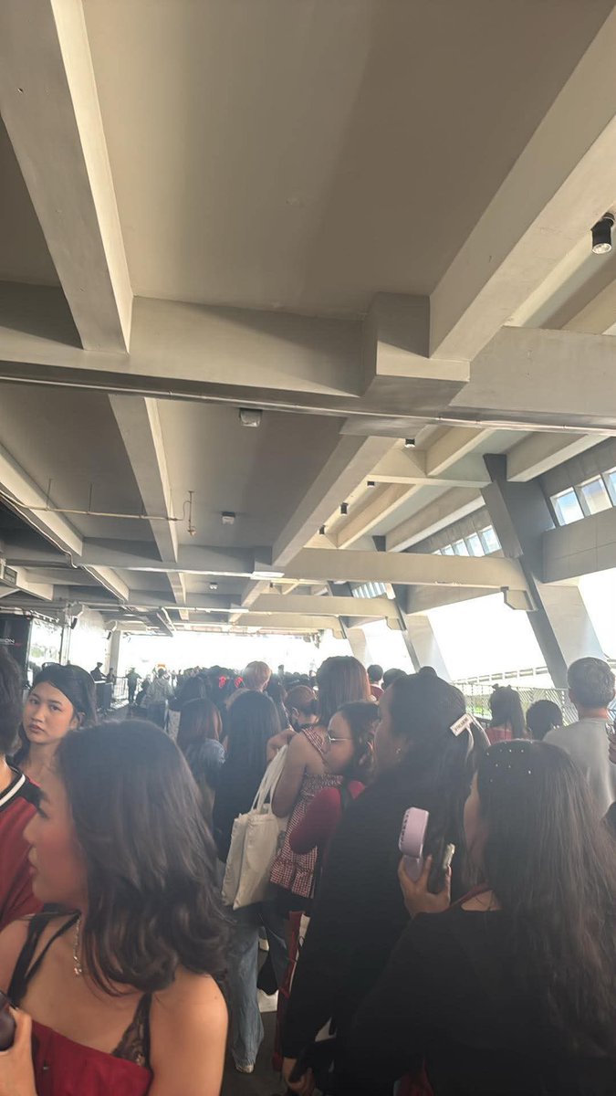 riri 🐰♡ (ia) tweet media