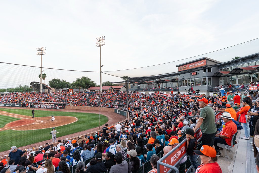 A national stage. A historic crowd.

6,437 strong… third largest crowd in program history. 🙌

#UTRGV #RallyTheValley