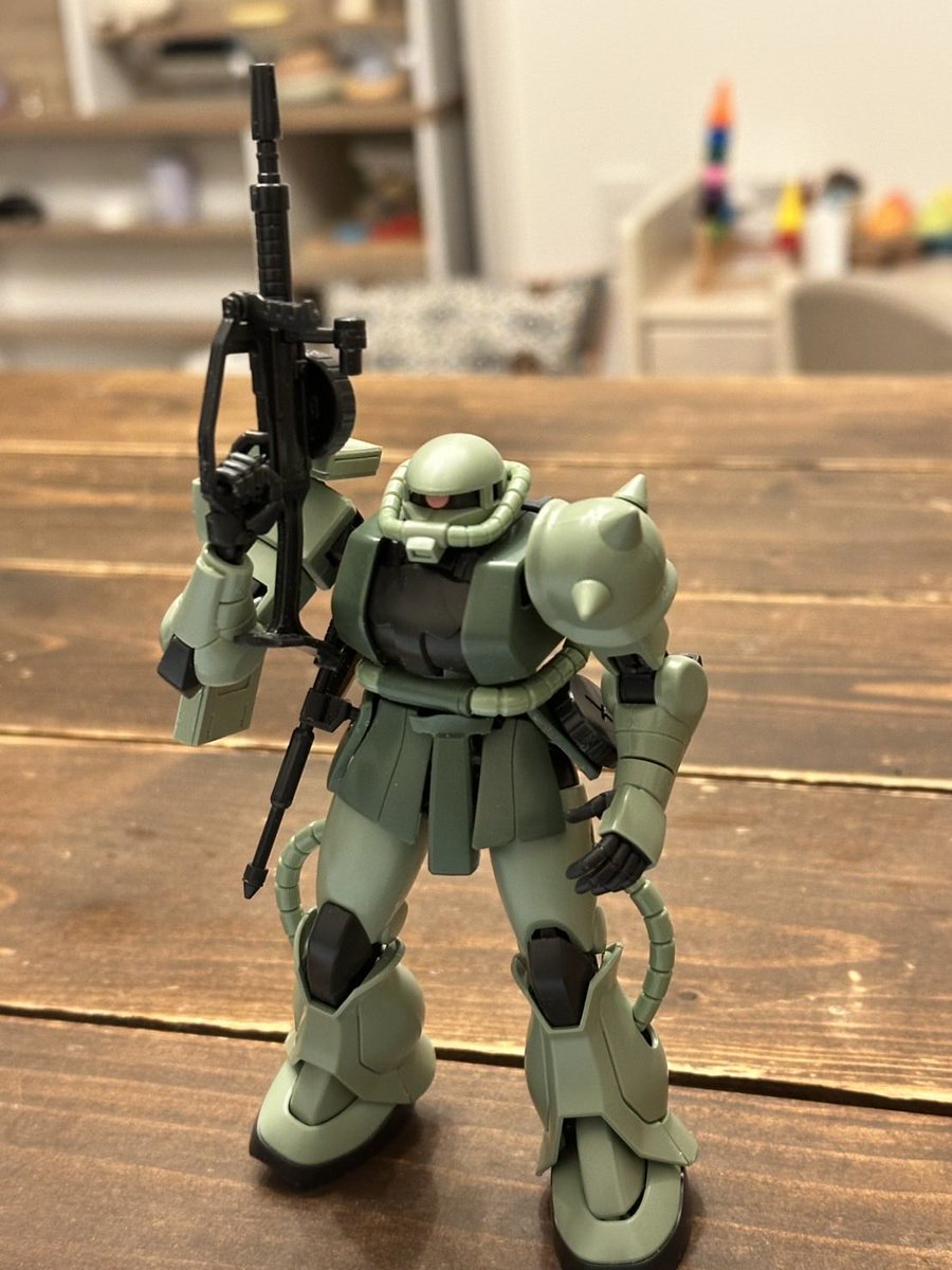 CUDYO93YA1QOv7n's tweet image. 「工場出荷時」と「最前線投入から3ヶ月後」。

同じキットでも、汚しを入れるだけで一気に『兵器』としての説得力が増す気がする。皆さんはどっちのザクが好きですか？

#ガンプラ #ガンプラは自由だ #MS-06