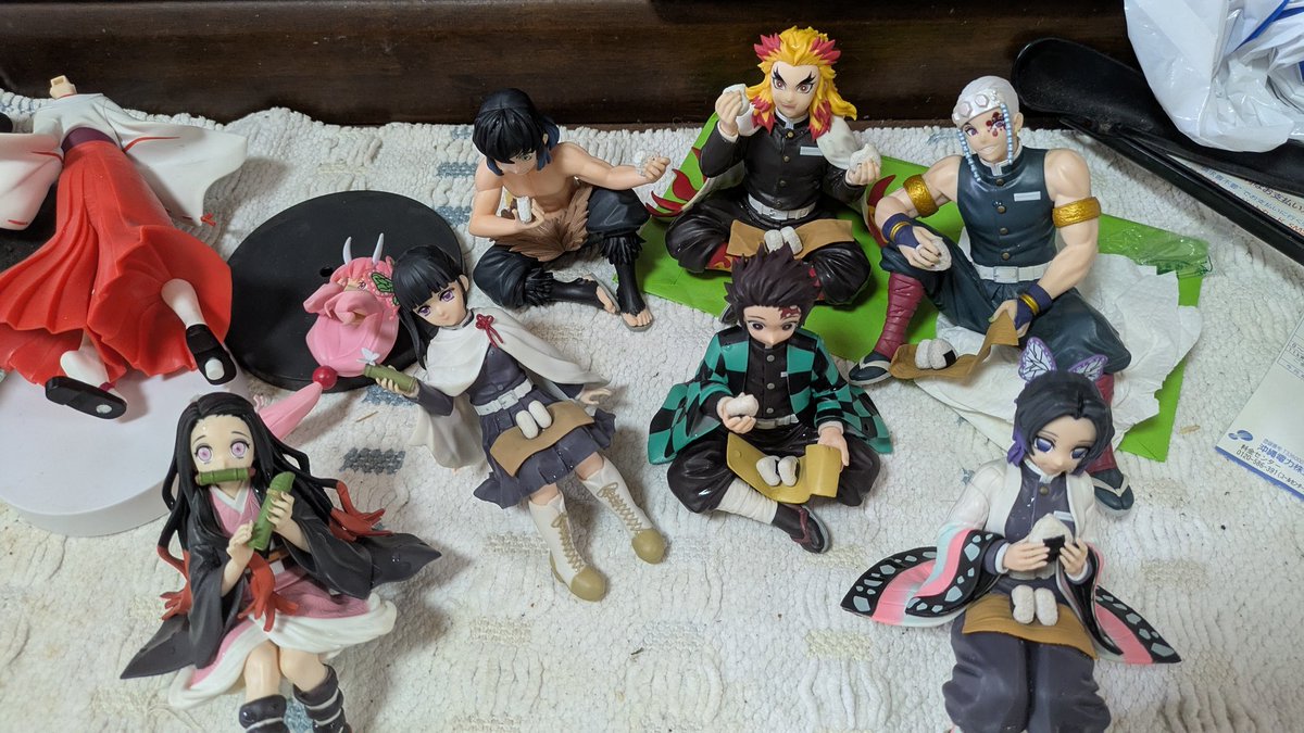 フィギュアの掃除をするなどしていた