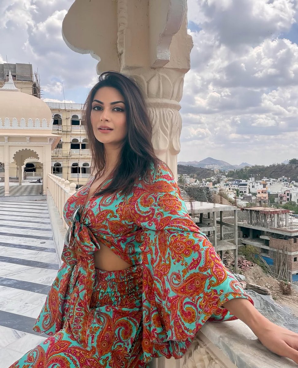 Bollywood Tollywood Point ™ tweet media