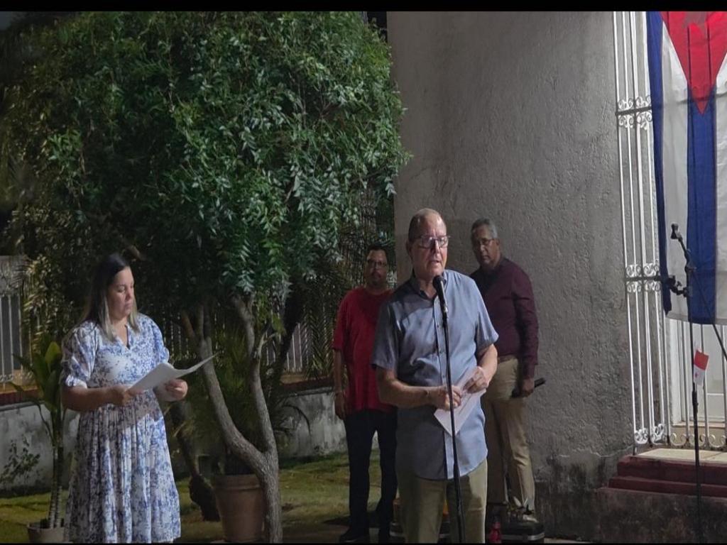 Asistentes al acto central en Panamá por el aniversario 65 de la primera derrota del imperialismo en Playa Girón, ratificaron hoy el compromiso de defender la Revolución cubana ante nuevas amenazas de Estados Unidos.#CubaNoEstáSola #LatirAvileño