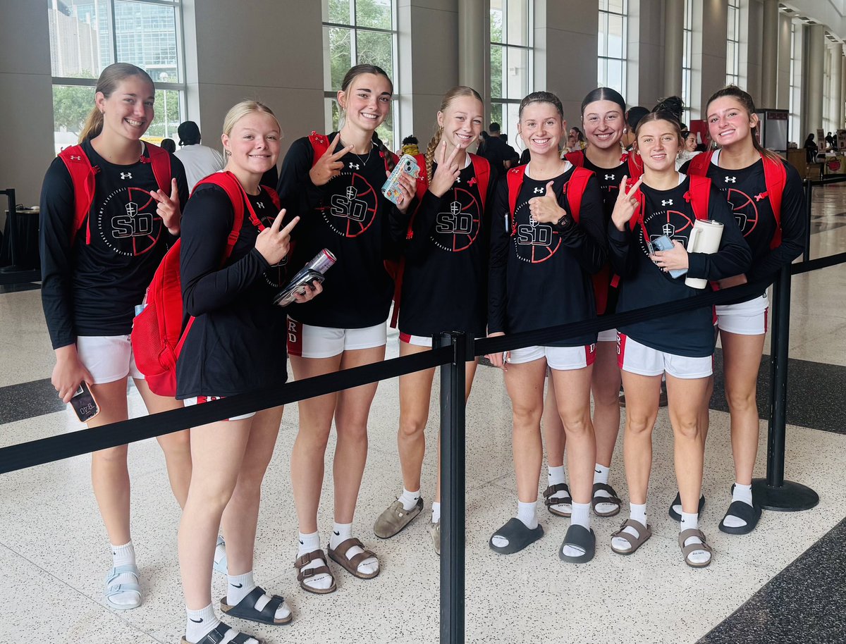 ssahoopsteams's tweet photo. 1️⃣6️⃣U Black ⚫️ kick off Day 1 2️⃣-0️⃣ down in Houston, TX‼️

Way to go ladies!! Keep things rolling!!

#SanfordSports | #StrongerTogether https://t.co/wOvNT2sY9A