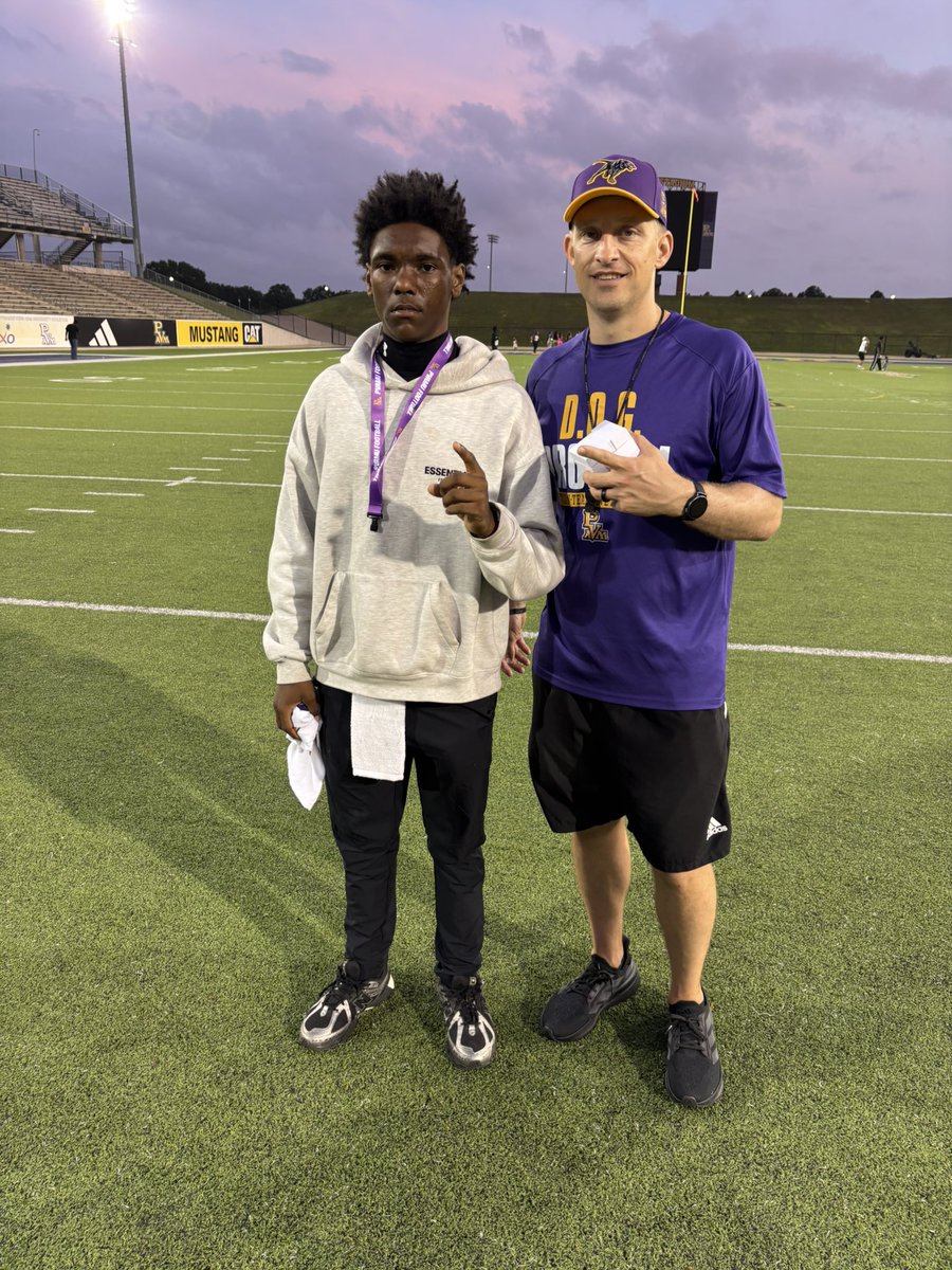 Ced_jones22's tweet photo. I had great time at prairie view university @pvamufb_ @CoachBA212 @CoachWilson1980 @davis__football https://t.co/RCvxZL6bJy