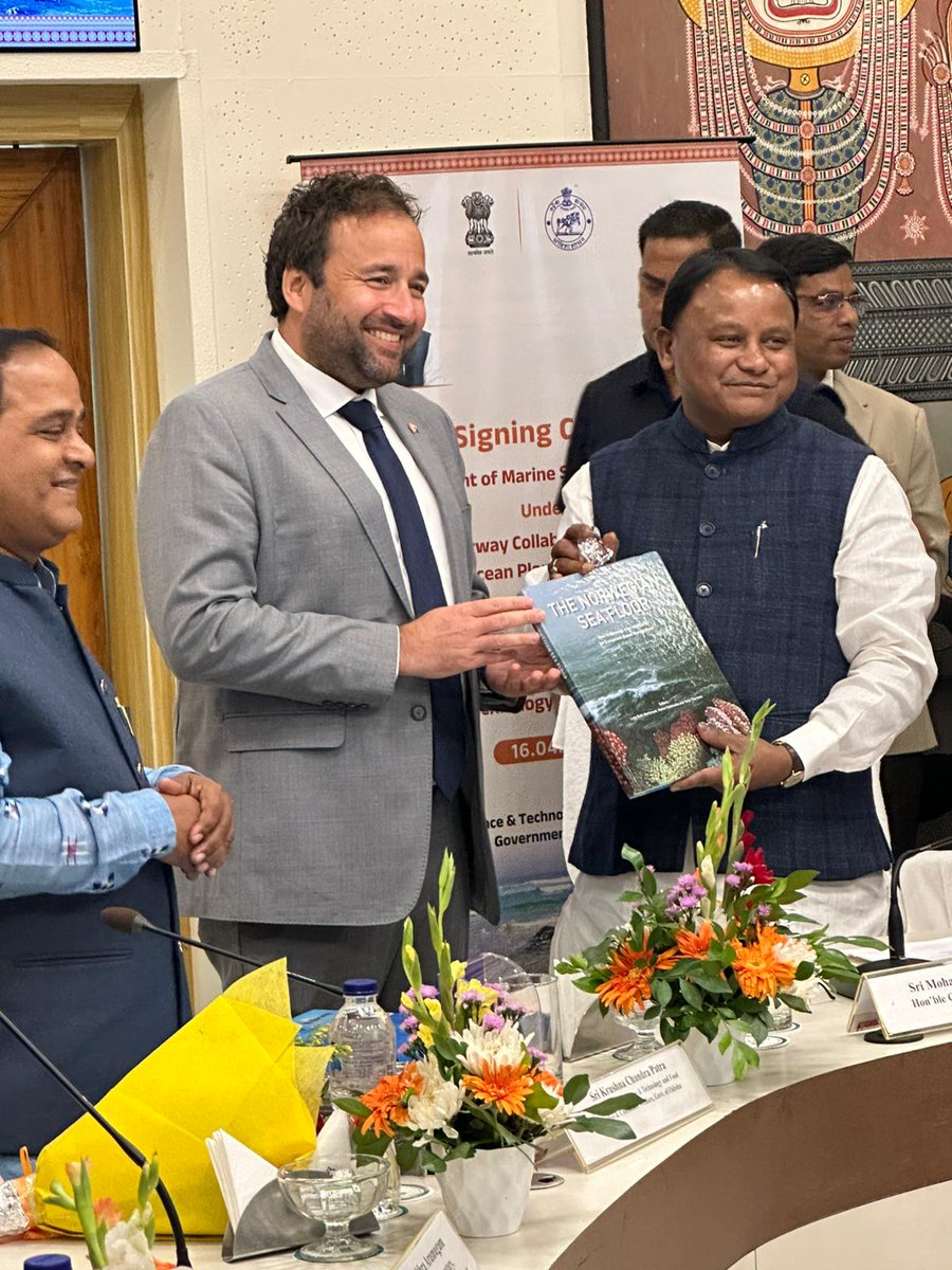 norwayinindia's tweet photo. Norway is proud to support Marine Spatial Planning across Odisha’s coastline under the 🇳🇴🇮🇳 Collaboration Project on Sustainable Ocean Planning (INOSOP). MoU between @ScAndTechOdisha &amp; @CentreCoastal @moesgoi was signed in presence of @CMO_Odisha @MohanMOdisha on 16 April. (1/2) https://t.co/3yo6OoVwlB