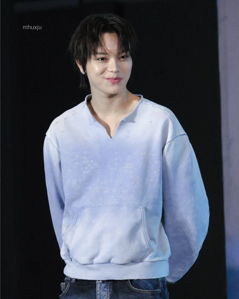 260415 Loft Fansign

😼😼

#LNGSHOT #롱샷 #OHYUL #오율