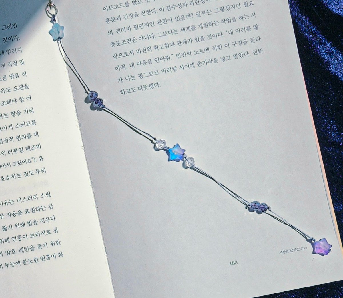 hamssi80's tweet photo. 뮤지컬 은하철도의 밤 테마 책갈피

"그 별자리의 이름은, 기억의 섬.
그리고 가장 밝게 빛나는 별, 피에르. " https://t.co/FzaNFzcve3