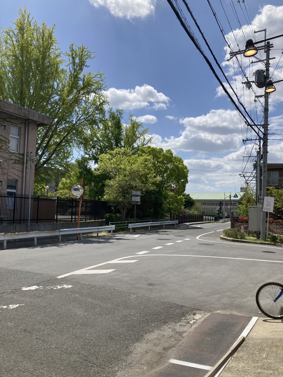 4月18日(土)オープンしています🌞
今日は17時からトークイベントがあるため、16時30分までの営業です🙏