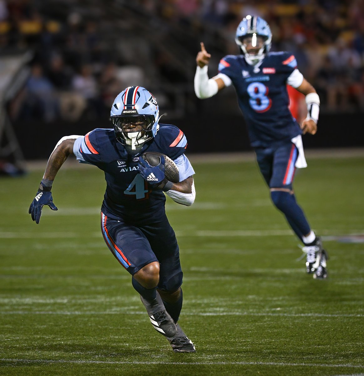 CBUSsportsLocal's tweet image. The @UFLAviators ran, not flew, to their first win Friday at Historic Crew Stadium, downing the @UFLRenegades 28-14. The #Plane set a UFL record with 47 rushing attempts.

➡️ Three Takeaways: cbussports.com/three-takeaway…