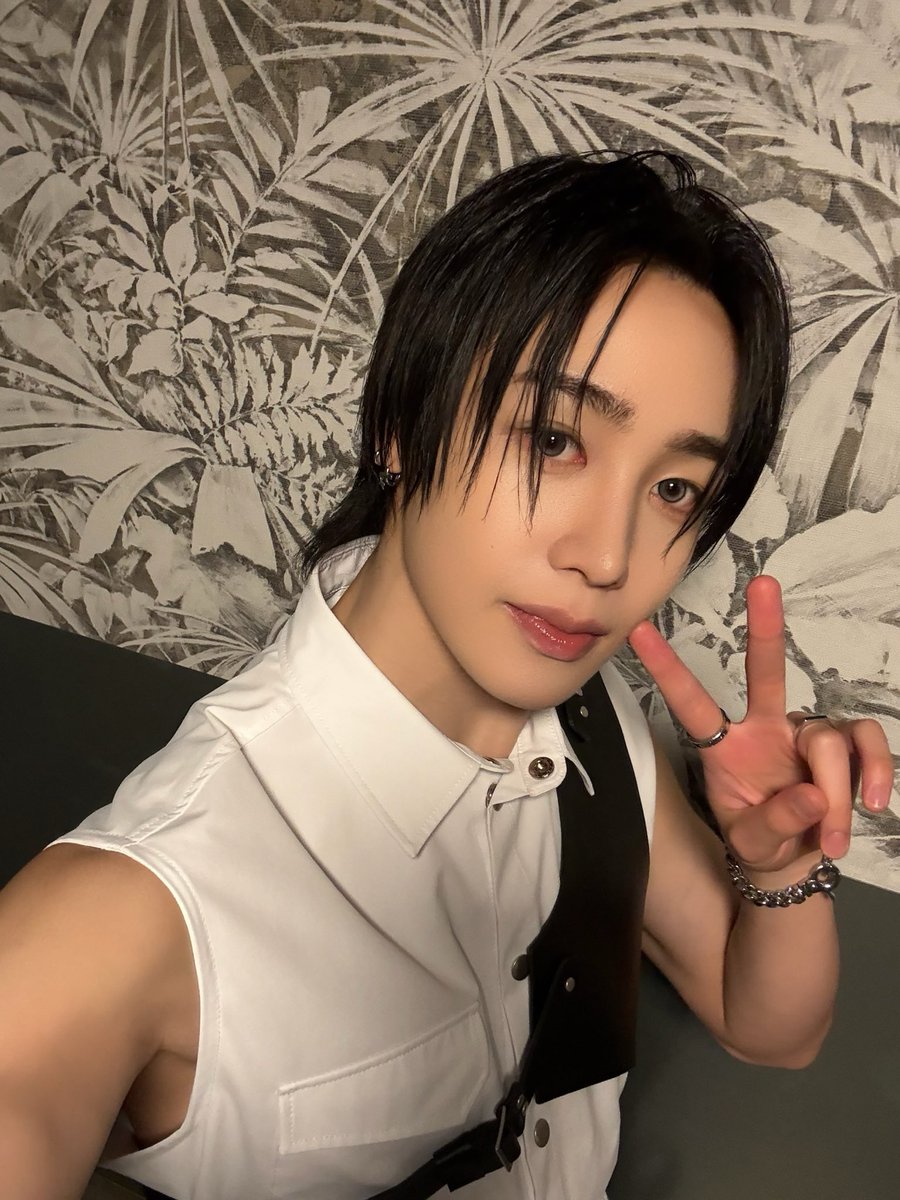 JannaSmi's tweet image. Hunter on fromm 🤍

#xikers #HUNTER #헌터 #싸이커스