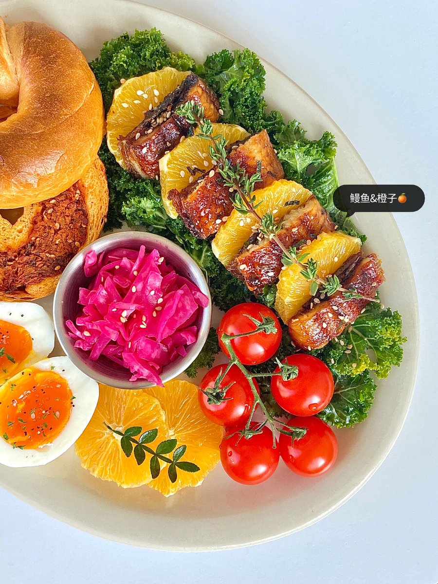 bDXQEVzsFSIuRIF's tweet image. "Sunny side up eggs + cherry tomatoes + whole-grain toast  Quick, colorful, and full of sunny vibes for your morning fuel! #BreakfastVibes #SimpleEats"