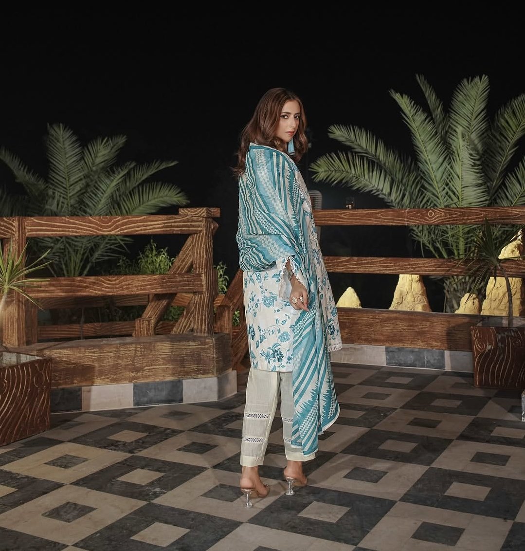 Abukhokhar9299's tweet image. Madham By LALA Volume 1:

Where comfort meets digital art! New 3pc digital print lawn collection is now live. High-quality fabric at best prices.

Available at FAZ Brand House.

Order now: 03403805395

#LALALawn #DigitalPrint #SummerFashion #FAZBrandHouse #lawn #printlawn #ladies