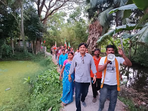 BJP4Abhijeet's tweet photo. विधानसभा चंदीपुर (पश्चिम बंगाल) में जनसंपर्क अभियान के दौरान जनता से मिला अपार स्नेह और समर्थन यह दर्शाता है कि परिवर्तन की लहर चल चुकी है।
भाजपा के साथ विकास, सुरक्षा और सम्मान का संकल्प और मजबूत हो रहा है। https://t.co/Vwxp1jbjCS