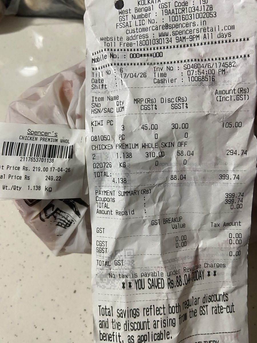 hemant_69544's tweet image. Spencer’s hyper market is defrauding its customers by charging more than MRP.
Most of the customers do not look at the final bill making it easier for them to overcharge.
First they open only 1-2 tills for billing making a large queue for billing and then charging &amp;gt;mrp on bill