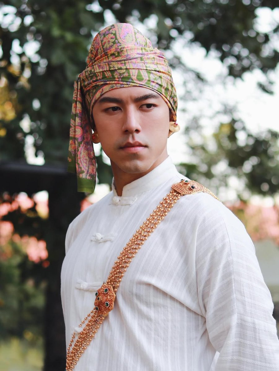 Myanmar fans love Hongsawade because P'Nine played the Hanthawaddy Crown Prince so perfectly that he's irreplaceable. His skill with the Burmese harp and the show's authentic portrayal of Myanmar's culture have made it a nationwide hit.
#หงสาวดี