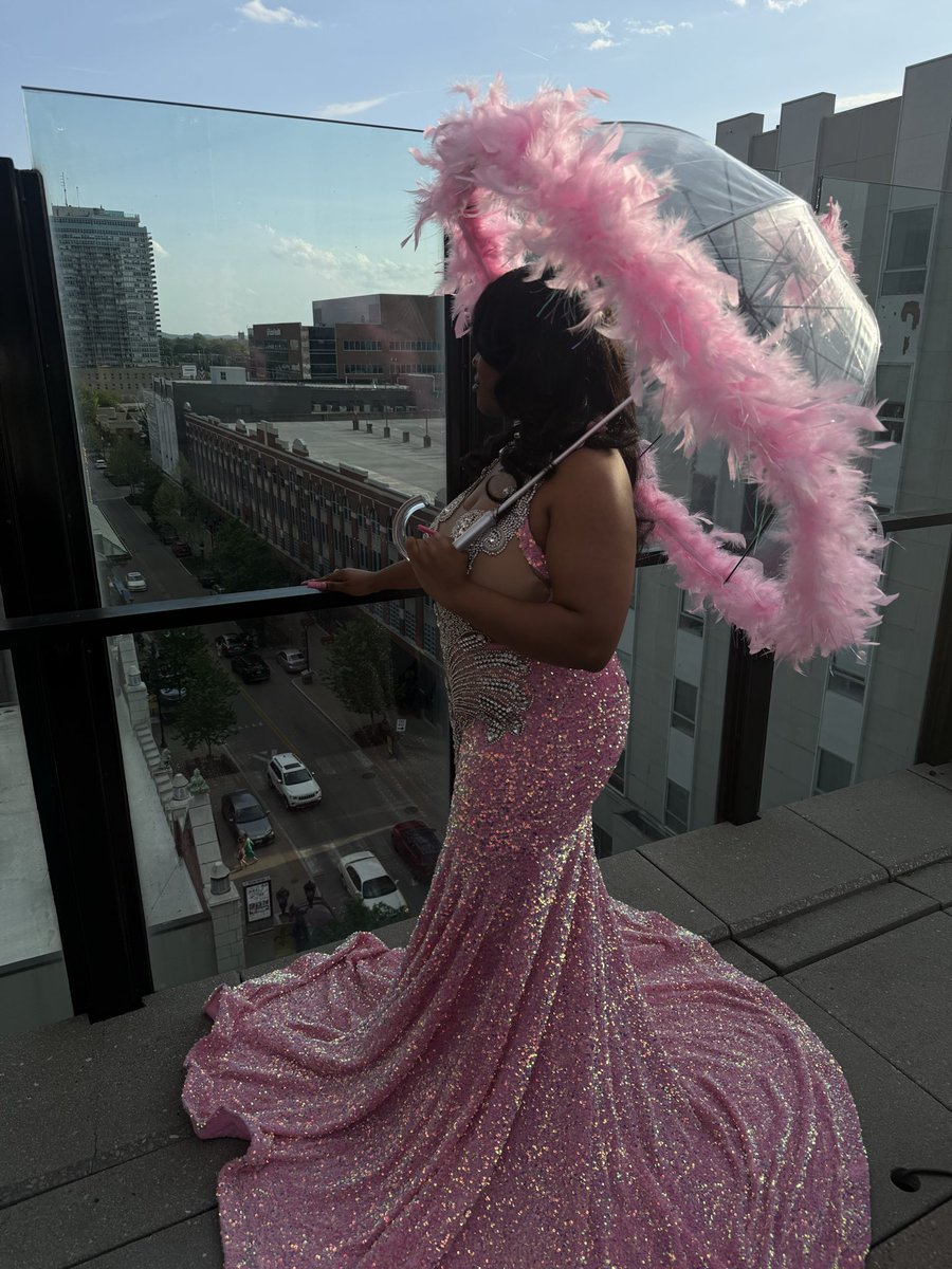 petty3x_'s tweet image. My beautiful cousin prom #prom2026 once again ate done 🩷🤗⭐️