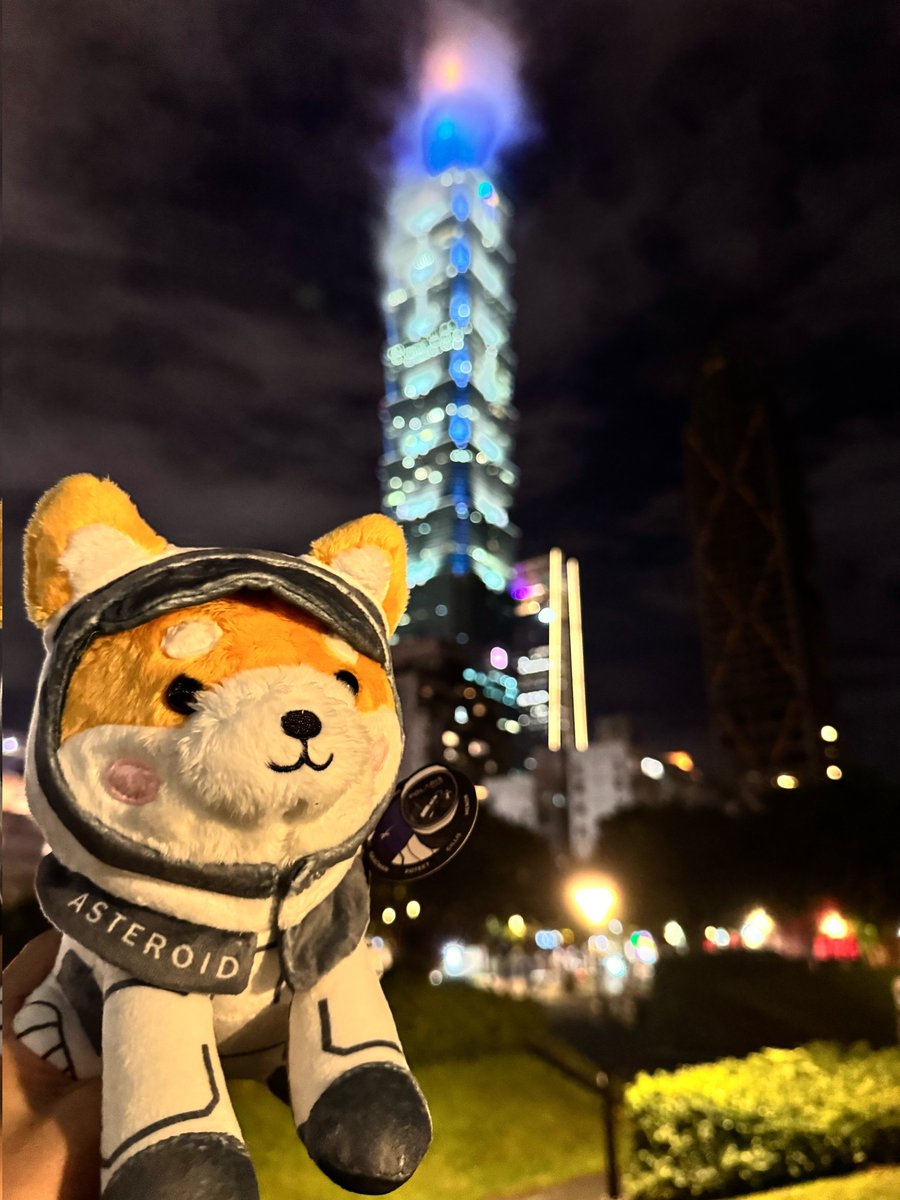 昔日战友 P 董！这是 $ASTEROID 中国社区领导人，也是 <a href="/StJude/">St. Jude</a> 医院捐款推进的重要关键人物！非常怀念我们一起建设太空狗的日子，一路坚持。

最搞笑的是我们几个社区核心, P 董没有仓位了，我的仓位早卖了11亿颗出本，剩下蚂蚁仓翻遍了钱包都没找着，越南 leader 仓位从 15%一路亏卖剩