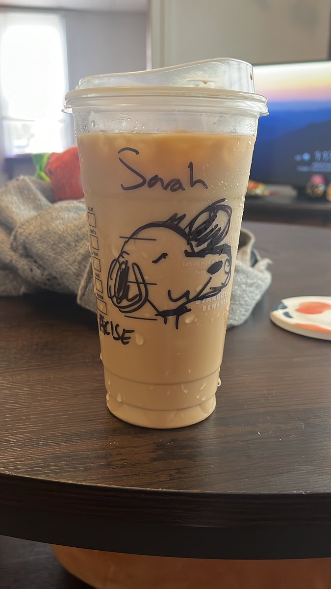 starbucks barista complimented my snoopy sweatshirt and then i saw this on my cup :’)