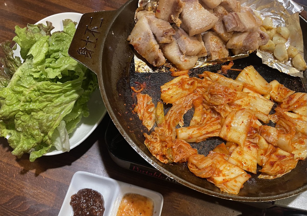 ごちそうさまでしたw🙌🏻
お肉と大蒜とキムチ目の前でカットしてくれた〜〜✄
👩🏻‍🦰「食べ方わかりますか？」
M「多分………？あ〜…一応教えてもらってもいいですか？w」

一口目説明しながら作ってくれてあーんしてもらったw