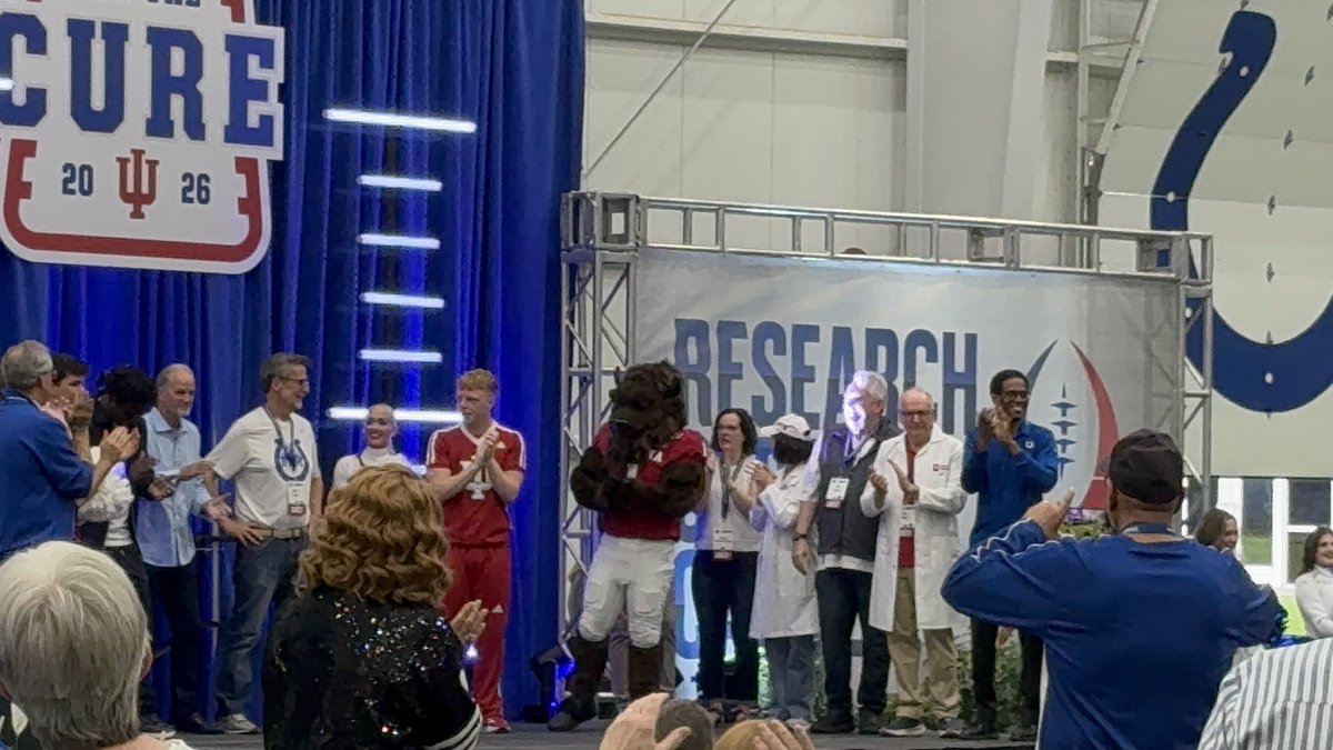 johnson_maren's tweet photo. FOURTEEN year cancer SURVIVOR!! @ChuckPaganoNFL, you’re such an inspiration!!🥺💙❤️ #ResearchCuresCancer #ChuckStrong #ForTheCure https://t.co/6KFEBIlwWT