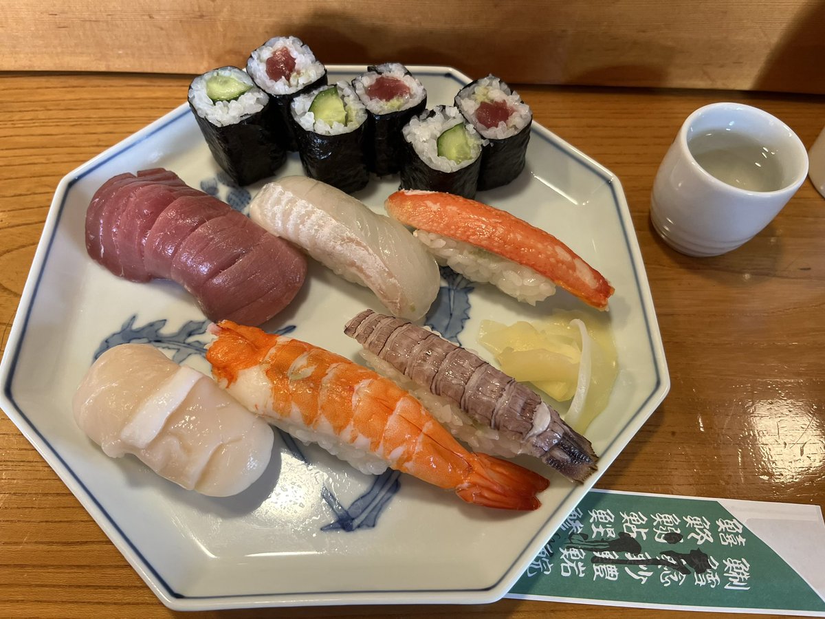 okiku33's tweet photo. お寿司たべたり https://t.co/Ni3d2J3PsO