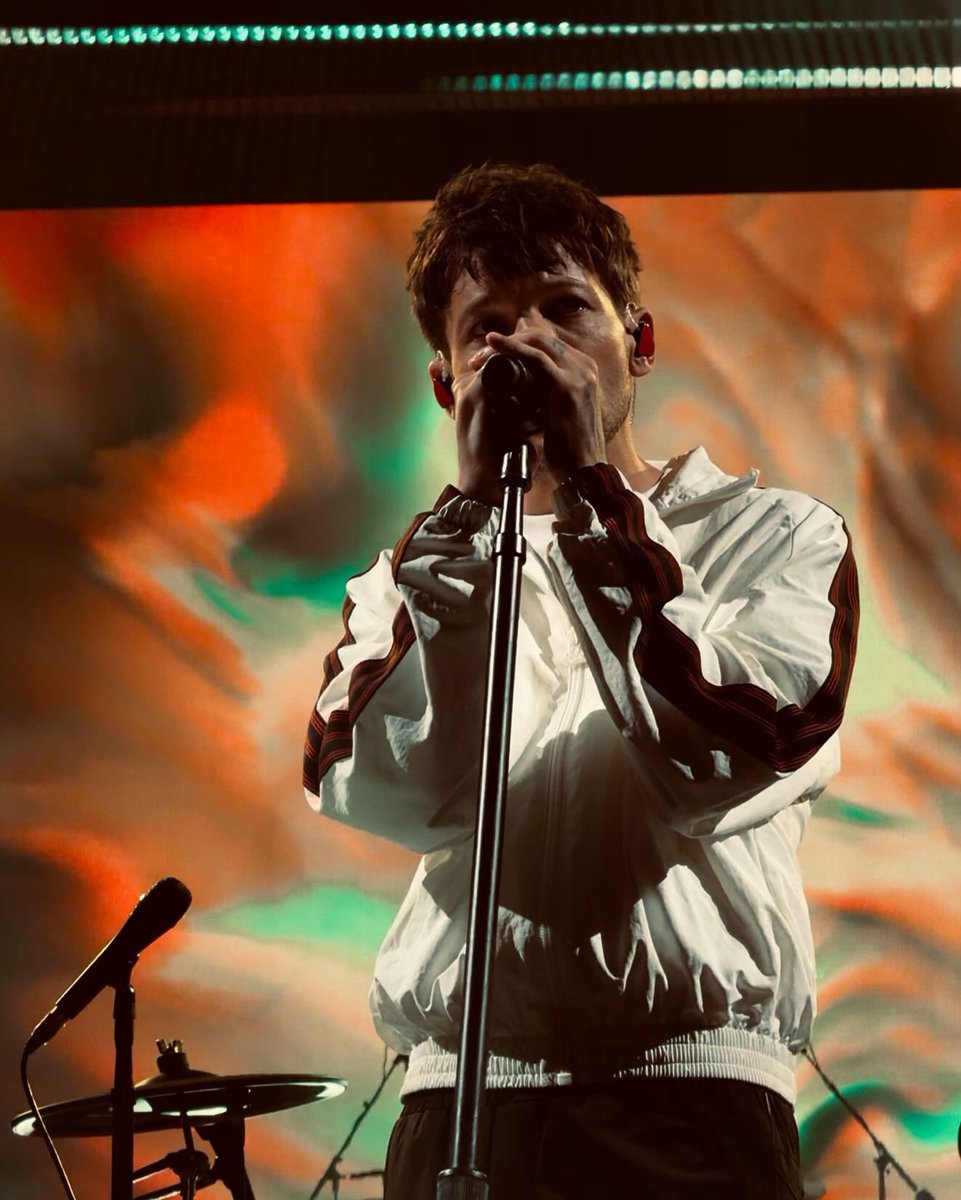 LT91ARG's tweet photo. 📸 | Louis en el show de Munich.

©️ pooelum

 #HDWGHWTMunich https://t.co/ajQvmEENIA