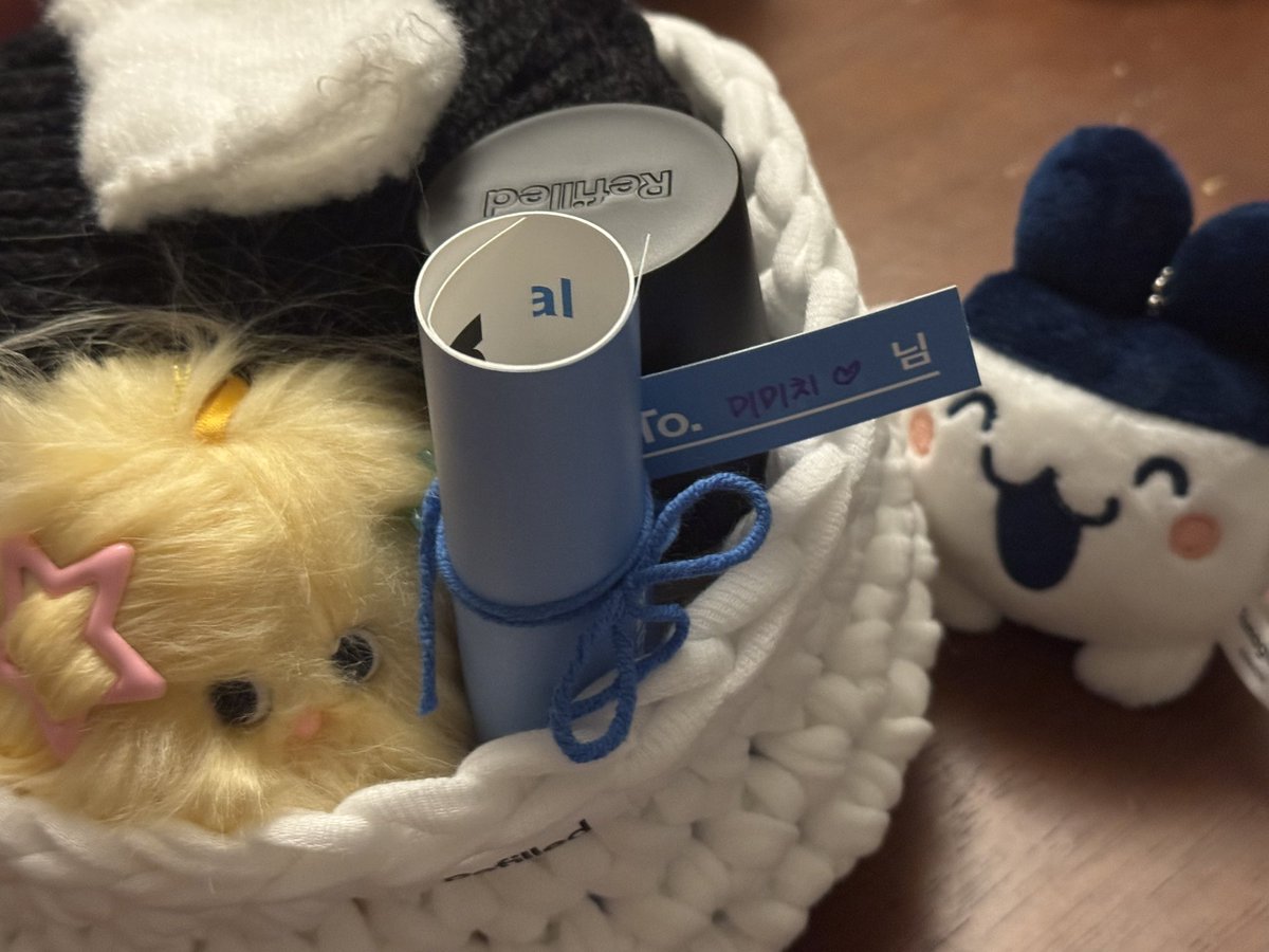 안녕하세요 티친님들❤️‍🔥
미혼모분들의 자립과 건강을 위한 알티 이벤트를 가져오게 되었습니다.

이번 이벤트는... 너무 슬프지만 활동을 중단하신됴지님의 지목으로 진행할 수 있게 되었습니다.

출산 뒤에 많이 겪는 불편 중 하나가 탈모라고 해요. 미혼모분들의 고민을 조금이나마 덜어드리려