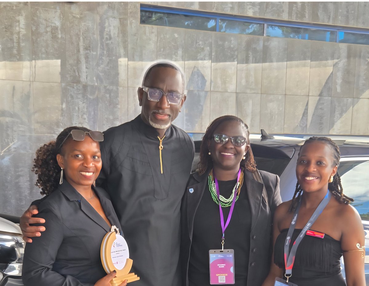 ondoga's tweet image. Got a chance to say hello to our guest yesterday at the Rotary District 9213 Conference and I am looking forward to the discussion.
#D9213 #RotaryEyamba #ManCave