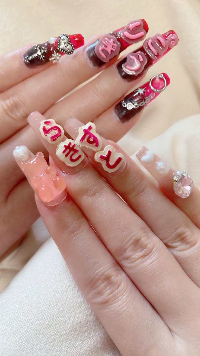sssszzzzm's tweet photo. 久しぶりの痛ネイル完成した〜！文字とか細かいところちょいちょい汚いのはご愛嬌で許してﾋﾟ🥹✌️片手ずつ剛力と幸煙ﾁｬﾝ出来たの楽しかったな〜もっと上手く作りたい！！
#見てるか剛力 https://t.co/NGy5QC1CEz