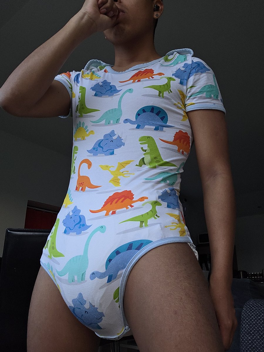 _LittleCutieBoy's tweet image. Good Morning😇😜 hmmm...the soggy monster really got me last night😝💦
#abdl #wetdiaper #diaperboy