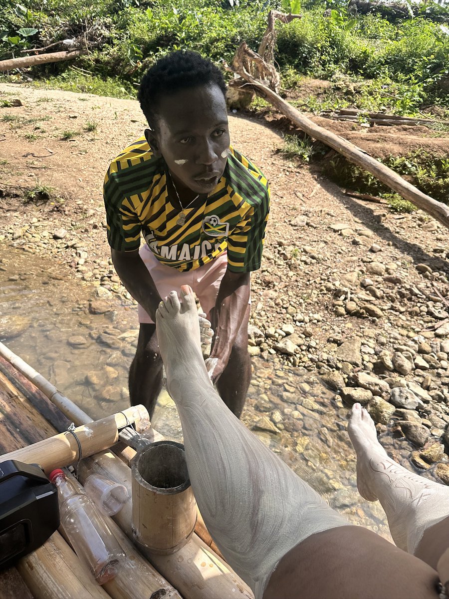 Aliese Goods tweet media