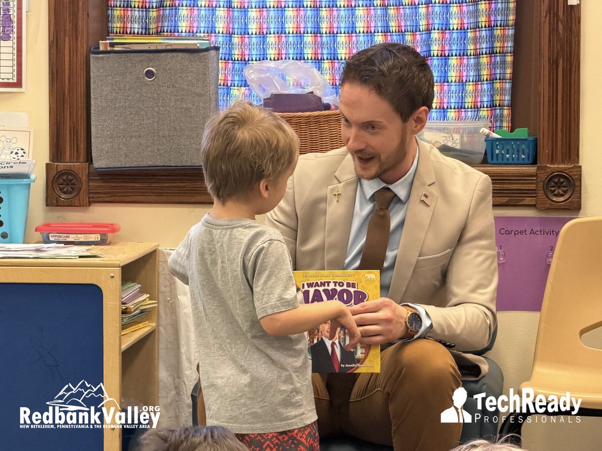 NewBethlehemPA's tweet image. 📚🏛️ New Bethlehem Mayor, Rev. Dr. Gordon Barrows, visited Head Start Preschool, read ‘I Want to Be Mayor’, shared about local government, and gifted students mayor stickers, magnets, &amp;amp; cards. Thanks to Jodi, Lisa, Teri, &amp;amp; 📸 Matthew Green. 

#Mayor #NewBethlehem #Preschool