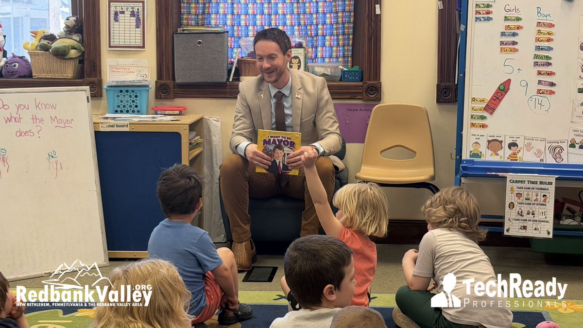 NewBethlehemPA's tweet image. 📚🏛️ New Bethlehem Mayor, Rev. Dr. Gordon Barrows, visited Head Start Preschool, read ‘I Want to Be Mayor’, shared about local government, and gifted students mayor stickers, magnets, &amp;amp; cards. Thanks to Jodi, Lisa, Teri, &amp;amp; 📸 Matthew Green. 

#Mayor #NewBethlehem #Preschool