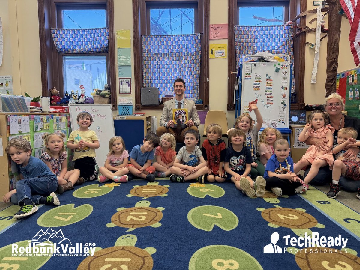NewBethlehemPA's tweet image. 📚🏛️ New Bethlehem Mayor, Rev. Dr. Gordon Barrows, visited Head Start Preschool, read ‘I Want to Be Mayor’, shared about local government, and gifted students mayor stickers, magnets, &amp;amp; cards. Thanks to Jodi, Lisa, Teri, &amp;amp; 📸 Matthew Green. 

#Mayor #NewBethlehem #Preschool