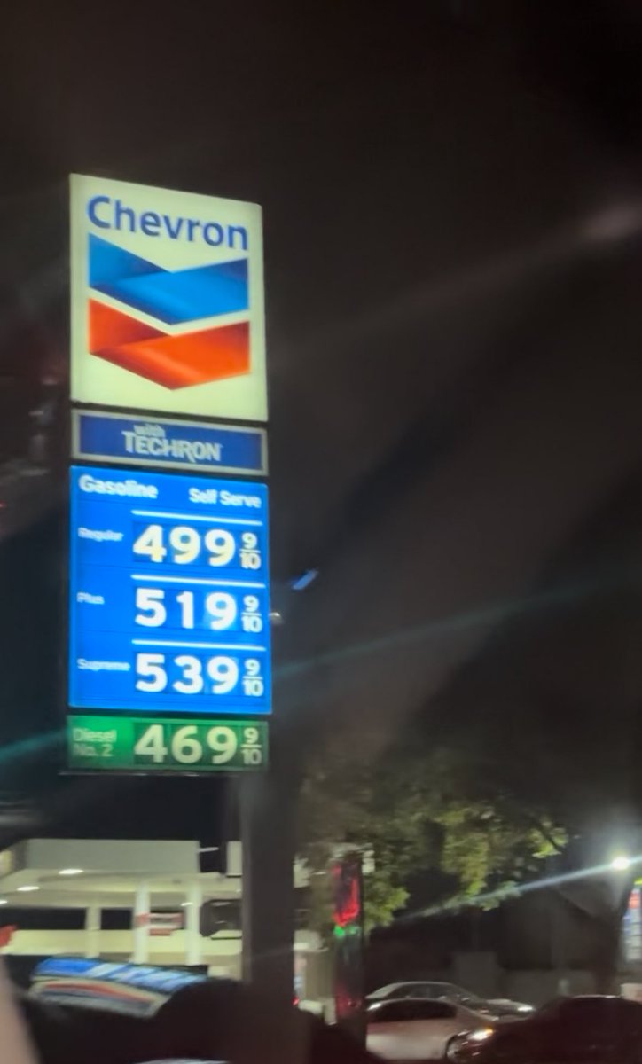 𝗺𝗮𝗿𝗶𝗻𝗮 🇨🇦 👧🏻1y tweet media