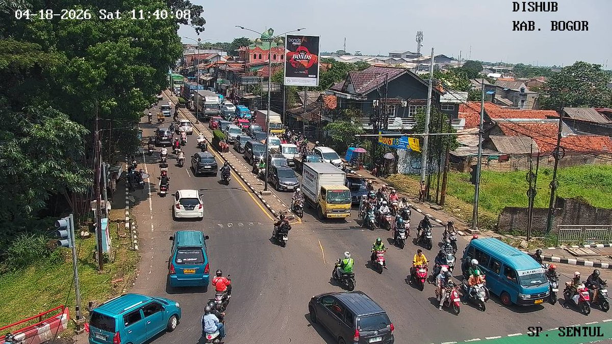 Informasi simpang Sentul terpantau padat dari arah Bogor menuju Cibinong.