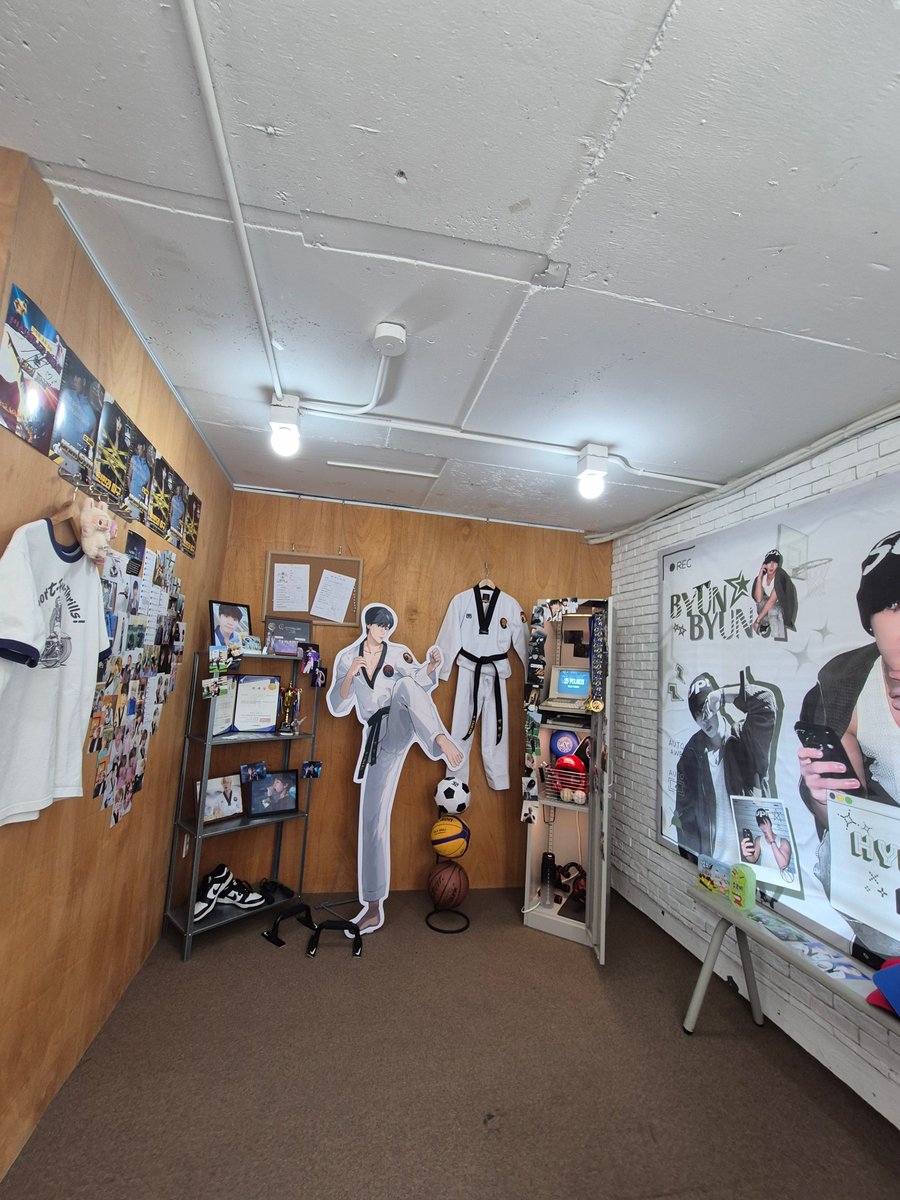 𝟮𝟬𝟮𝟲 변현민 생일카페 | 미대생 𝘃𝘀 체대생 어느 쪽이 좋아?! tweet media