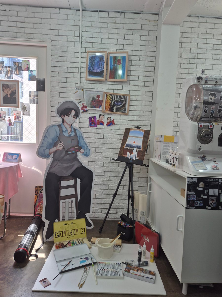 𝟮𝟬𝟮𝟲 변현민 생일카페 | 미대생 𝘃𝘀 체대생 어느 쪽이 좋아?! tweet media