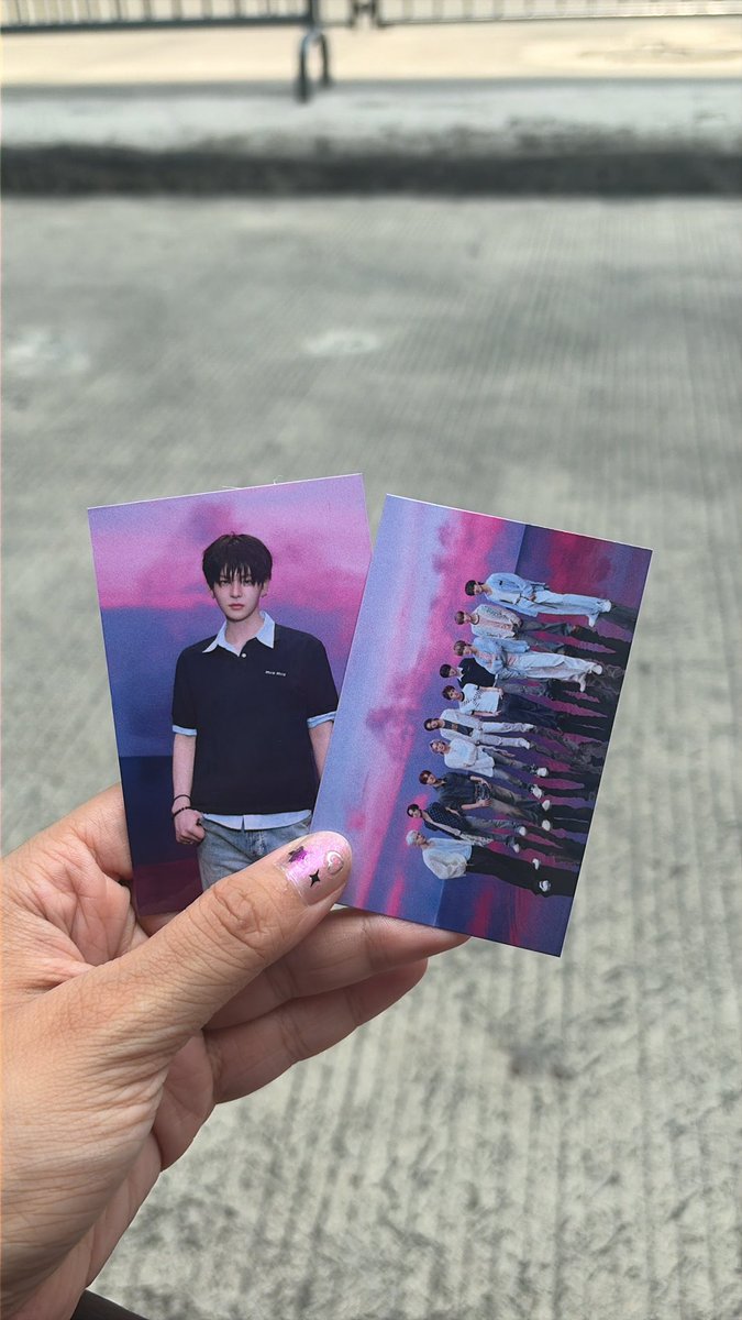 It is clearly indicated that the photocards would be '1 pack - 1 image per member' ??  why did we only got 2 (1 solo and 1 group) ??? <a href="/ImePhilippines/">iMe Philippines</a> 

#PULSE_ON_IN_MANILA