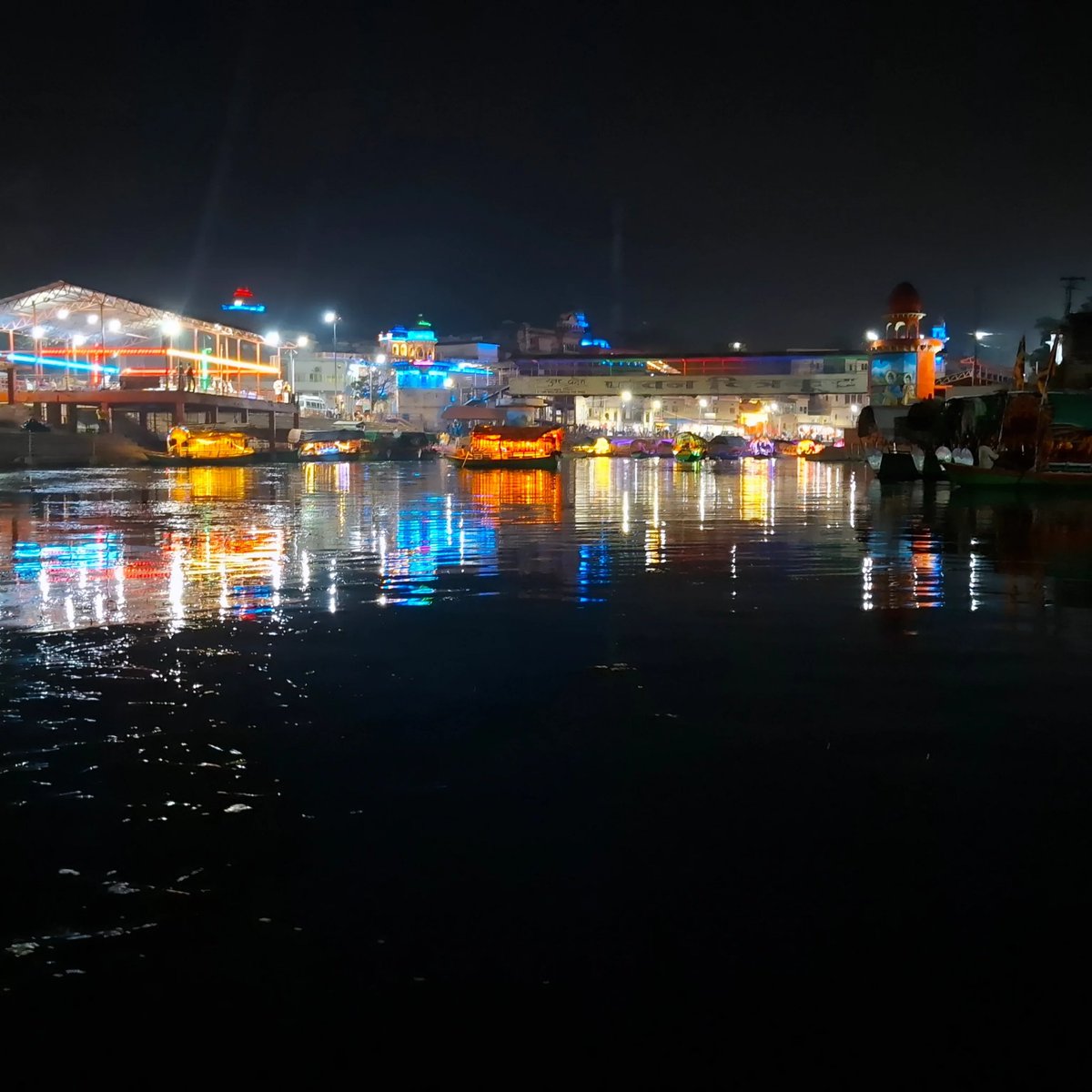 Ray_S08's tweet photo. Mandakini river Aarti, Chitrakoot Dham. https://t.co/ygxQhU1oyk