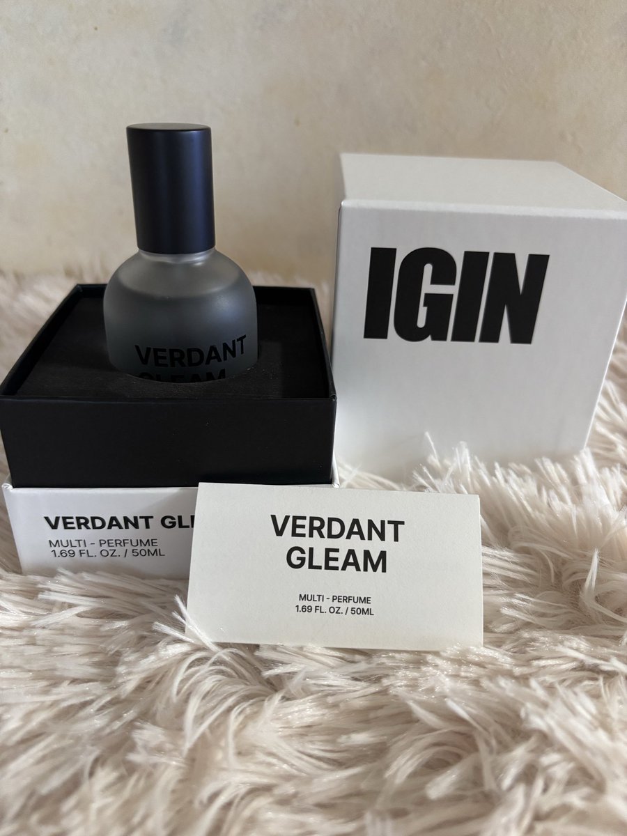 HkBGnF1KPzovpcV's tweet image. TLが東京ドームで盛り上がっている中すみません
待ちに待ったIGINのフレグランスが届いたの🎁
マスカットの香り✨
めちゃ良い香り🥰
勿体無くて使えない♡
#IGIN
#JINxIGIN