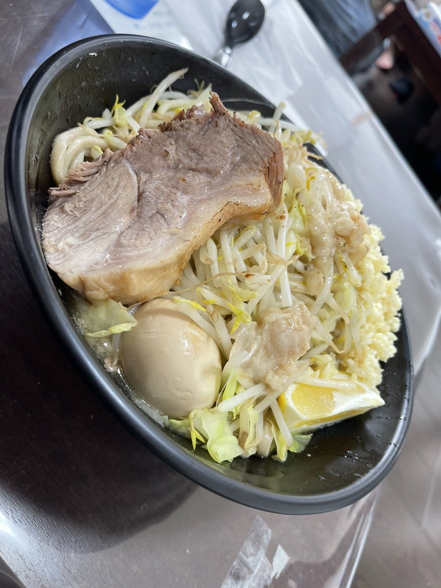 J14106's tweet photo. ラーメン富次笠間友部店
汁なし塩　３５０ｇ
ニンニク多め
ヤサイ　アブラ普通
めっちゃうまい〜❣️大満足😍
マスターお心遣い感謝です🙇
帰りにチビに飴いただき感謝です🙏
ごちそう様でした🥰 https://t.co/DOpb8hxZH3